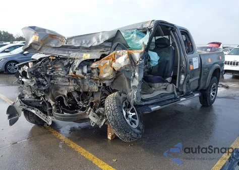 2004 Toyota Tundra Sr5 V8 z USA, uszkodzony, nr VIN 5TBRT34194S441253